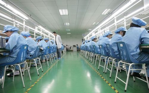 為何我國(guó)工廠紛紛搬往越南？世界工廠要開始轉(zhuǎn)移了嗎？這3點(diǎn)講透照明電器及配件的產(chǎn)業(yè)遷移